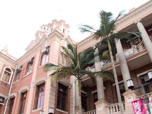 数名港大男学生涉嫌集体欺凌另一名男生，网上亦流传有关片段。