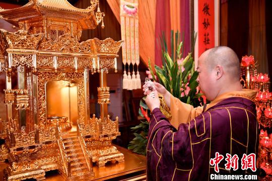 佛门泰斗本焕长老舍利深圳启程 将永久安奉墨