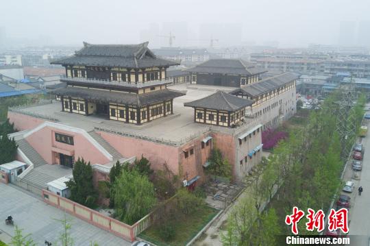 俯瞰“歌风台”,汉风扑面而来。 泱波 摄