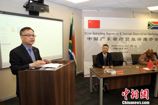 中国驻约翰内斯堡总领馆副总领事屈伯勋出席活动并致辞。 宋方灿 摄