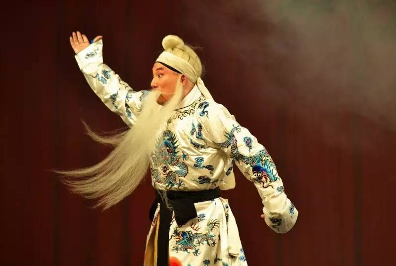 耍髯口 | 甚解|绿宝石|髯口|胡子