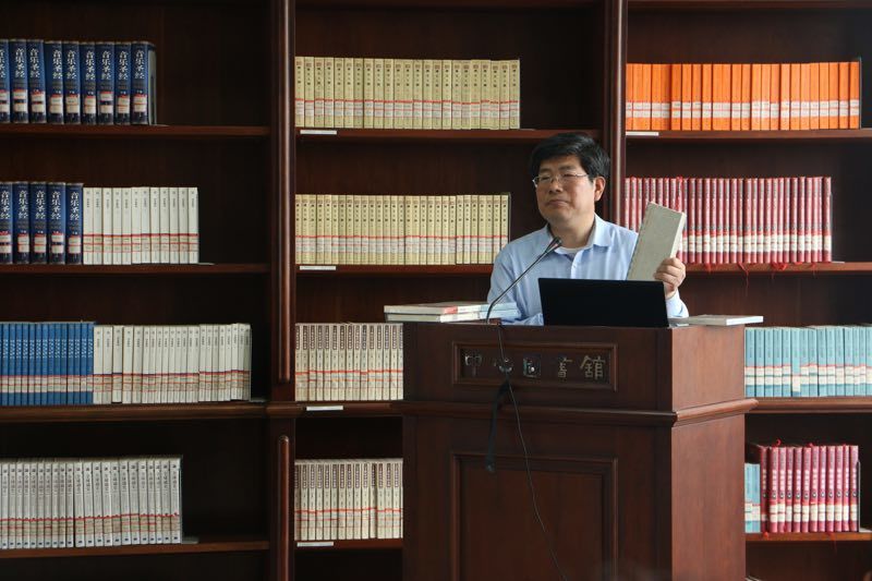 大学英语教授将《三字经》翻译成英文 通俗易