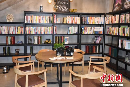 海外华文媒体高层在众创E家参访。 周毅 摄