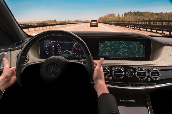 梅赛德斯-奔驰全新S级将配备半自动驾驶系统|