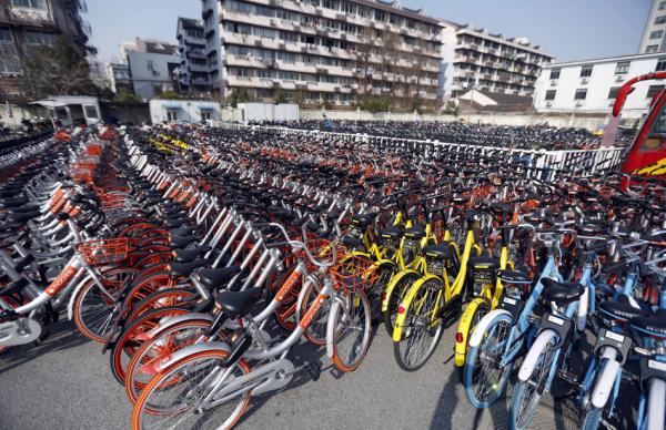 2月28日，上海市黄浦区车辆停放管理公司制造局路停车场，约4500辆共享单车被扣押在此。 东方IC 资料
