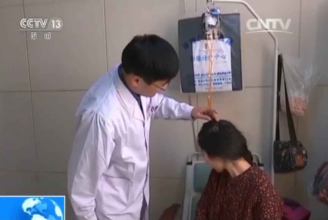 女孩遇车祸心脏骤停 过路医生紧急施救成功