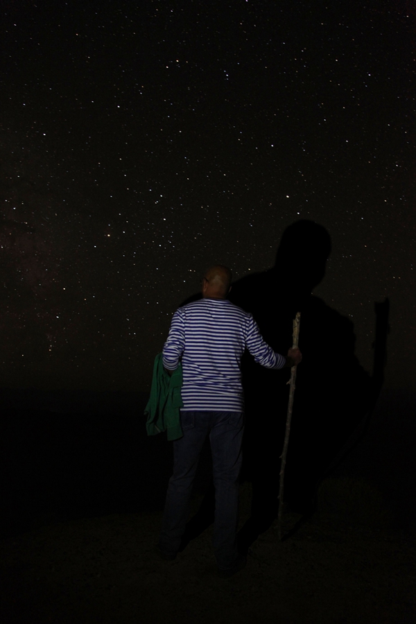 这位摄影师独自进祁连山,把自己脱了个精光