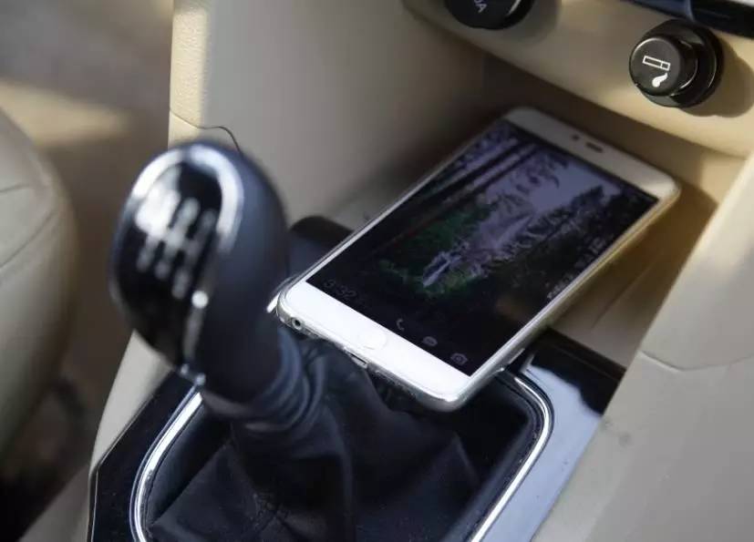 在车里搞点小事情,没一台7座MPV还真不行