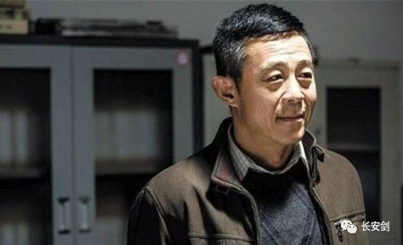 (图:剧中赵德汉办公室,将要搜查其文件柜)