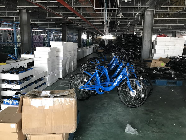 王庆坨镇当地的天津美邦自行车公司为了共享单车订单而专门新增生产线。澎湃新闻记者 张炎良 图