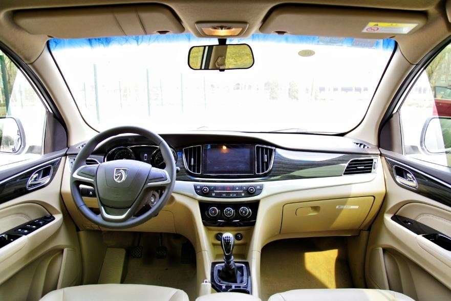 在车里搞点小事情,没一台7座MPV还真不行