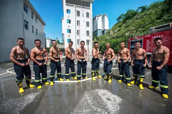 涪陵消防战士训练照曝光 网友:最帅男神天团