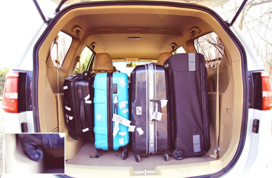 在车里搞点小事情,没一台7座MPV还真不行