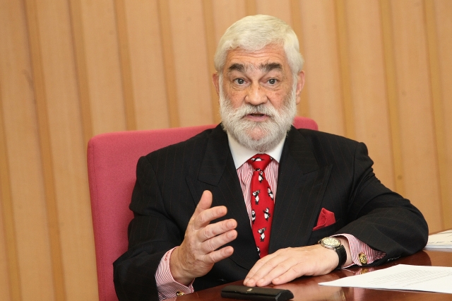 香港财汇局发警告 盯住公司财报黑五类|香港