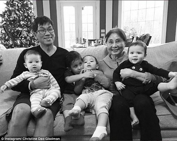 2015年，陶大卫和妻子及孙子、孙女们的合影。 图片来源：每日邮报