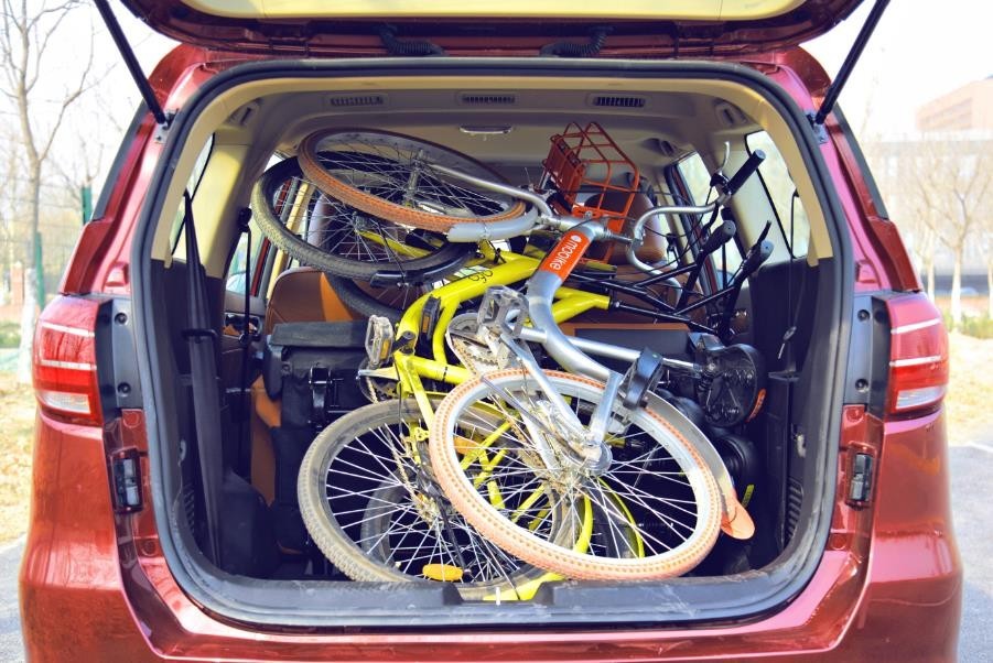 在车里搞点小事情,没一台7座MPV还真不行