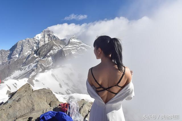 姐雪山之巅博弈青城太极 慈善筹款登顶五千多