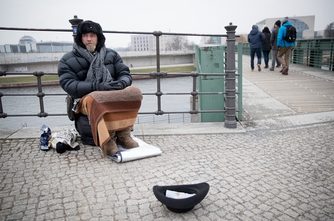 中国诗人眼中的柏林流浪汉与欧洲难民|默克尔