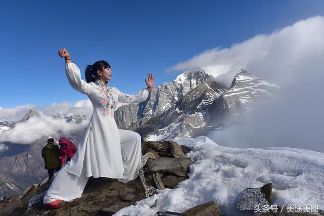 神仙姐姐雪山之巅博弈青城太极 慈善筹款登顶五千多米步步惊心|神仙姐姐|太极|雪山_新浪新闻