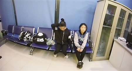 为了追星梦 两小学女生独自从湖南来重庆|王俊