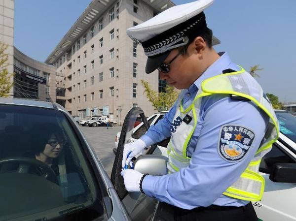 忘记了带驾照不一定是无证驾驶