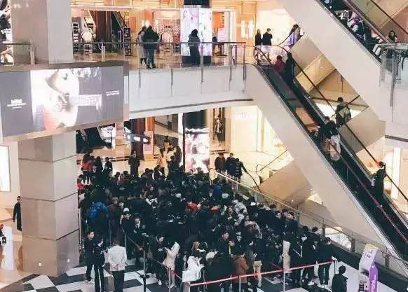 单店日销4000杯,最多排队6小时,复盘喜茶从街