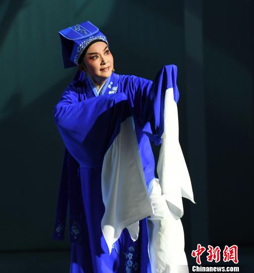 剧中柳梦梅由越剧尹派“非遗”传承人、国家一级演员陈丽宇出演。 刘可耕 摄