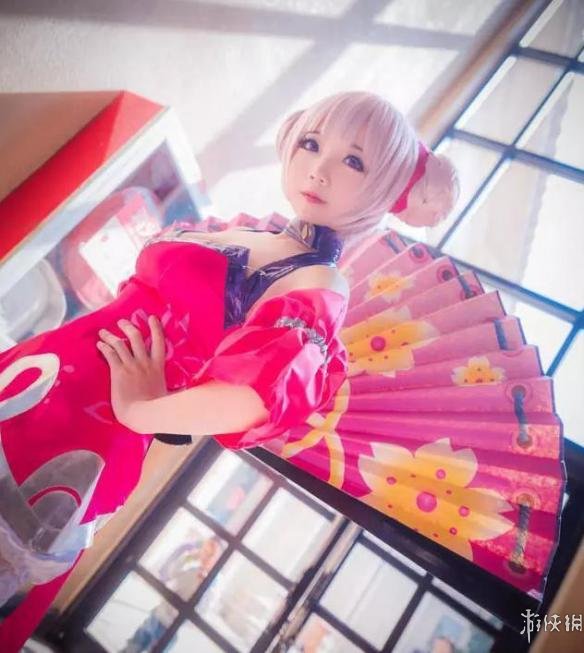 《王者荣耀》小乔真人版出场 粉粉cos秀萌萌少女心