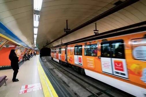 西班牙地铁的速卖通广告