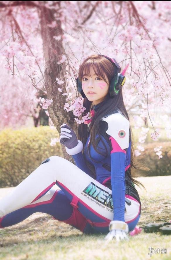 韩国第一美少女yurisa化身d.va 紧身衣勾勒诱惑身材!