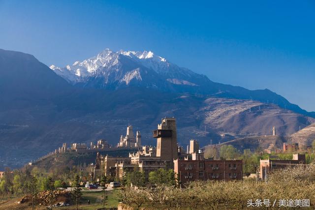 甜樱桃花开百年古羌寨 吃樱桃的季节还会远吗