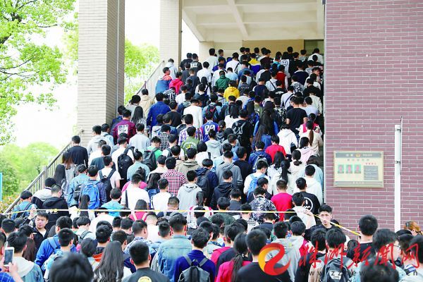 株洲:高职院校单招报考火爆 动手能力强的考生