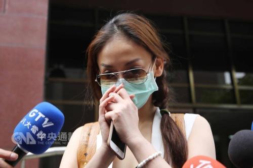 “太阳花女王”刘乔安遭爆料是援交妹,但她否认并涉嫌作伪证,遭检方起诉。台北地方法院18日审结,判处刘乔安有期徒刑3月。台湾“中央社”图