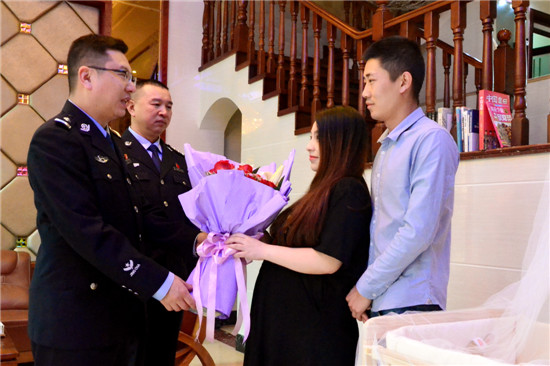 福州怀孕警嫂发微博求假期感动万千网友|警嫂