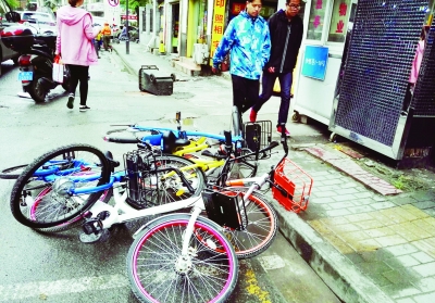 共享单车乱堆放|共享单车|品牌|新街口