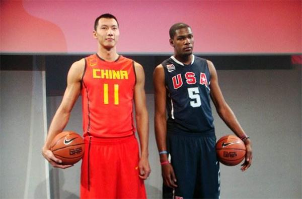 杜兰特进入联盟之后真长个了吗?对比阿联后发