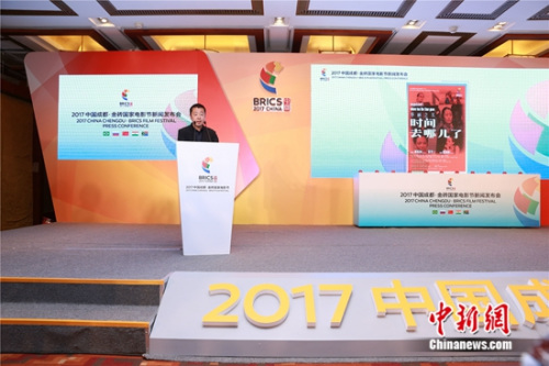 导演贾樟柯发布《时间去哪儿了》海报
