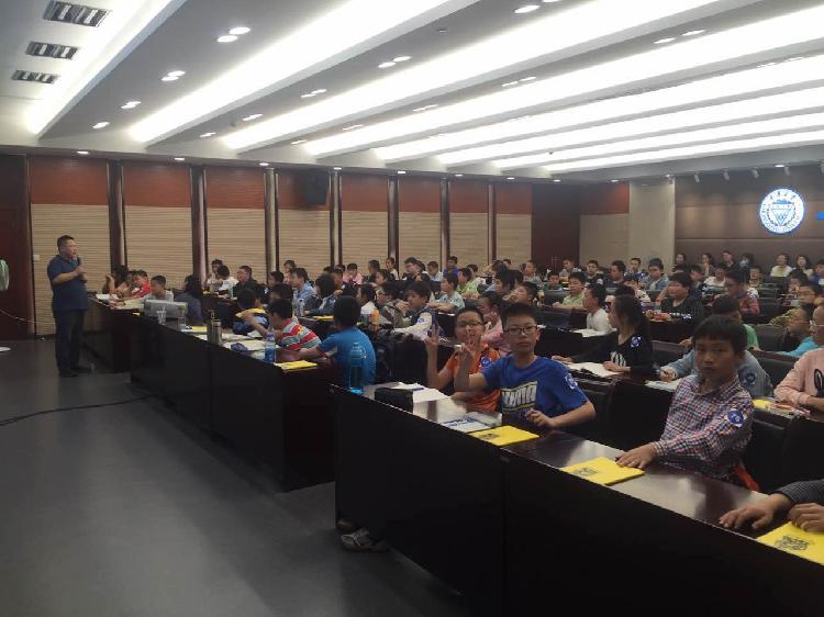 美国奥数总教练重庆炮轰中国式家长:不能输