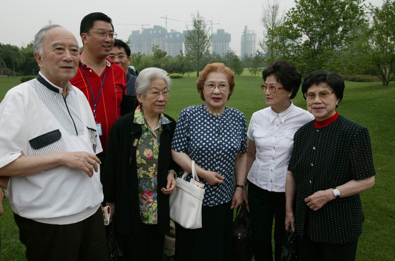 华东医院，徐玉兰的最后一刻(附视频)|徐玉兰|越剧|王文娟_新浪新闻