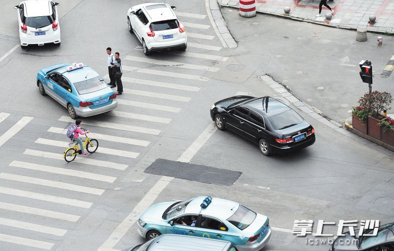 3类骑行共享单车交通违法最危险 交警提醒:文