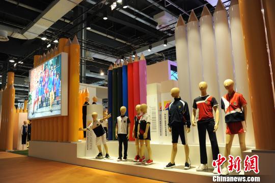 2018年校服流行趋势在沪发布 校服行业新标准