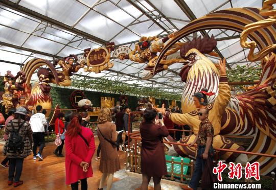 各式蔬菜造型“巧说”中国优秀传统、现代文化故事,世界文化故事。 沙见龙 摄