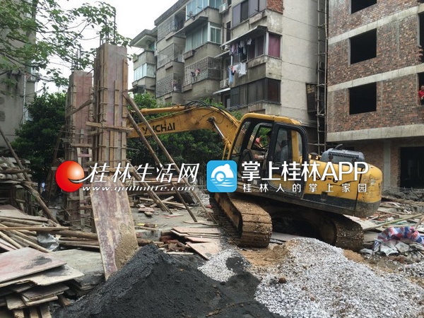 图为拆除现场。记者谭熙 摄