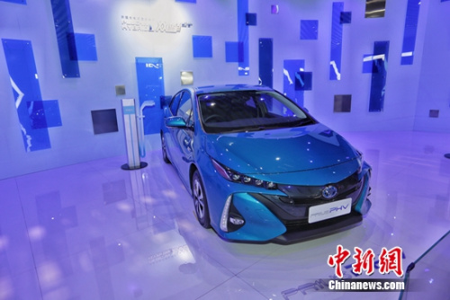 PRIUS PHEV