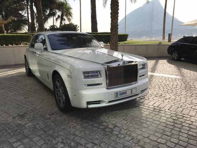 迪拜最红劳斯莱斯现身 车牌可买20辆宾利|车牌