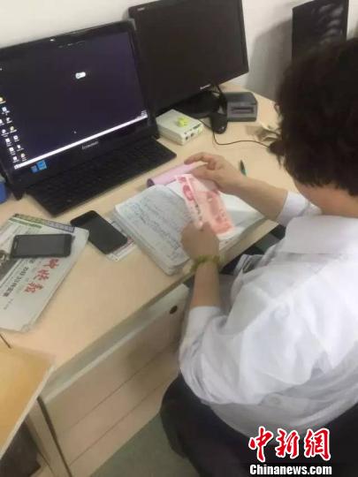 河北省眼科医院一医生私自向患者收费　网络截图　摄