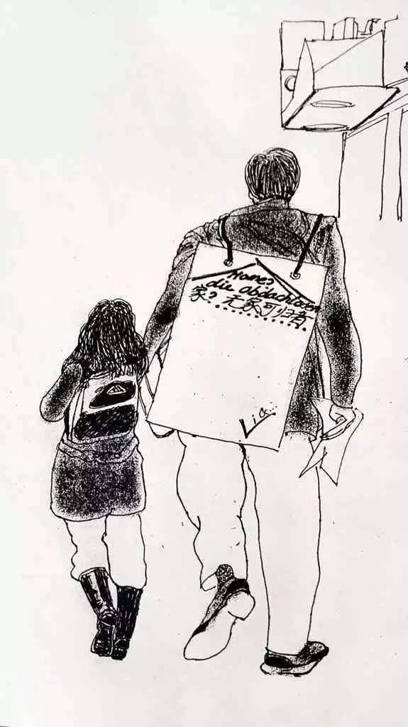 郭利在狱中画的一幅和女儿的漫画:由于不能十分确定女儿的样貌,因此只能画背影。图|受访者提供