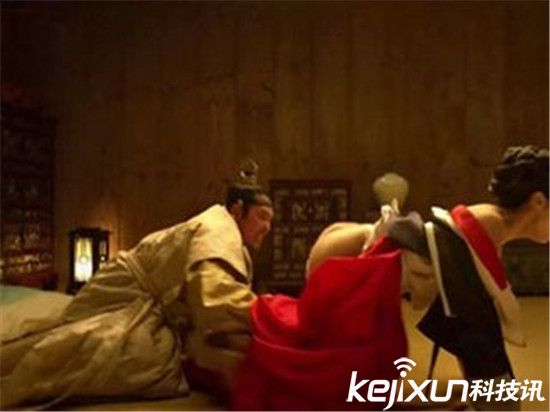 汉灵帝刘宏淫乱会玩 让宫女穿开裆裤方便交欢