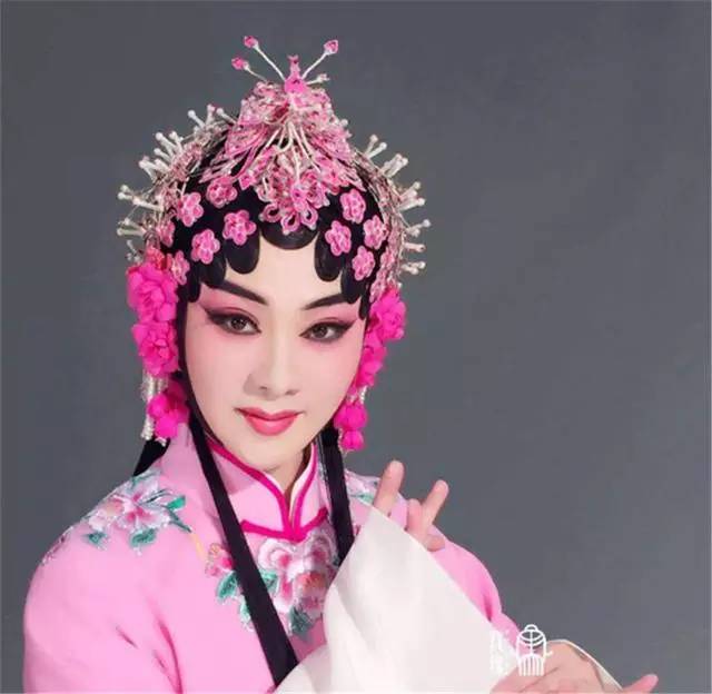 中国美腿排行_2021年中国十大美女明星排行,赵丽颖第十,第一实至名归