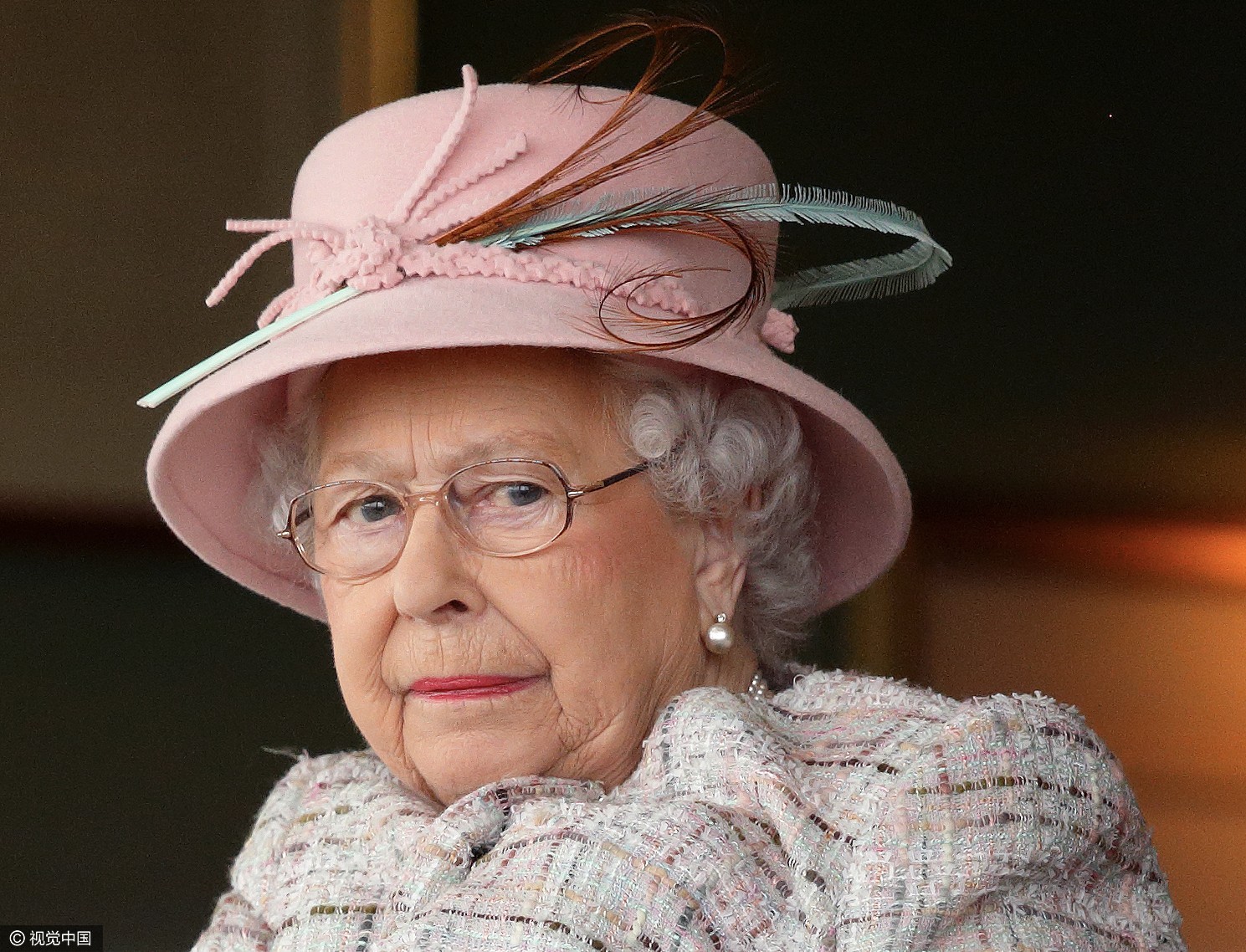 英国女王93岁生日，20岁照片对比现在，为啥70多年气质没变？ - 知乎